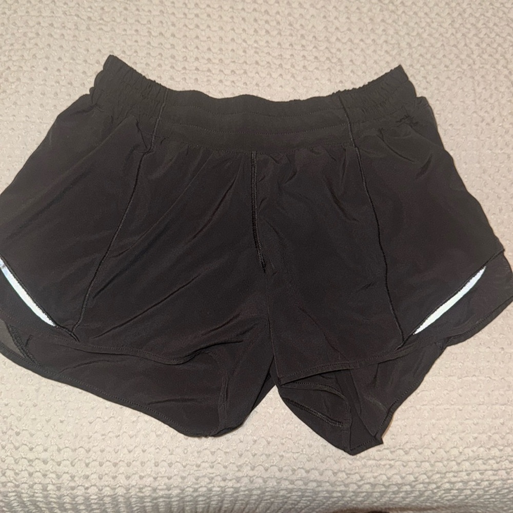 Lululemon Hotty Hot Low-Rise Lined Shorts 2.5”